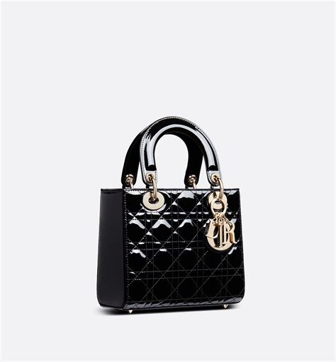 portafoglio donna dior con borchie|Borsa piccola Lady Dior Pelle di agnello Cannage nera con .